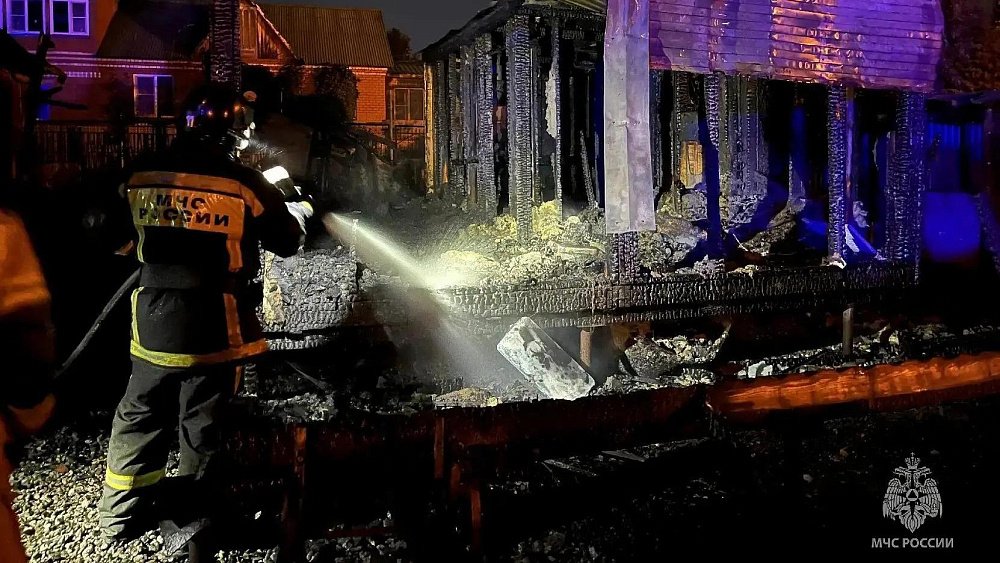 В Челябинске после ночного пожара в бане нашли тело 51‑летнего мужчины