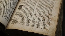 Челябинские реставраторы восстанавливают Острожскую Библию 1581 года