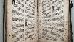 Челябинские реставраторы восстанавливают Острожскую Библию 1581 года