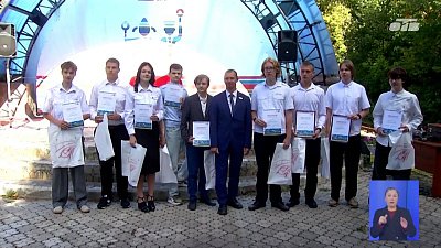 Южноуральским школьникам вручили свидетельства о профессии «Помощник машиниста тепловоза»