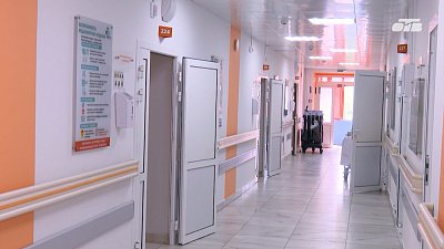 Стены челябинской ОКБ № 3 превратили в наглядные подсказки для врачей