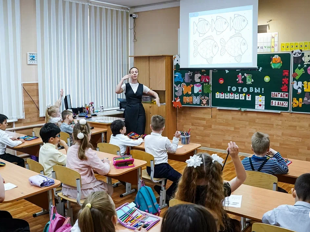 Родители в Челябинской области теперь могут забирать детей с уроков онлайн