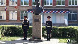 Алексей Текслер 1 сентября побывал на линейке в школе № 68 имени Е. Н. Родионова