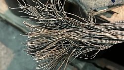 На заводе в Челябинске молодого работника убило крюком грузового крана