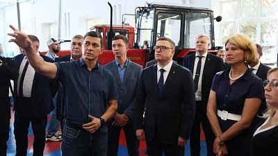 Главе Минсельхоза РФ показали научные площадки ЮУрГАУ