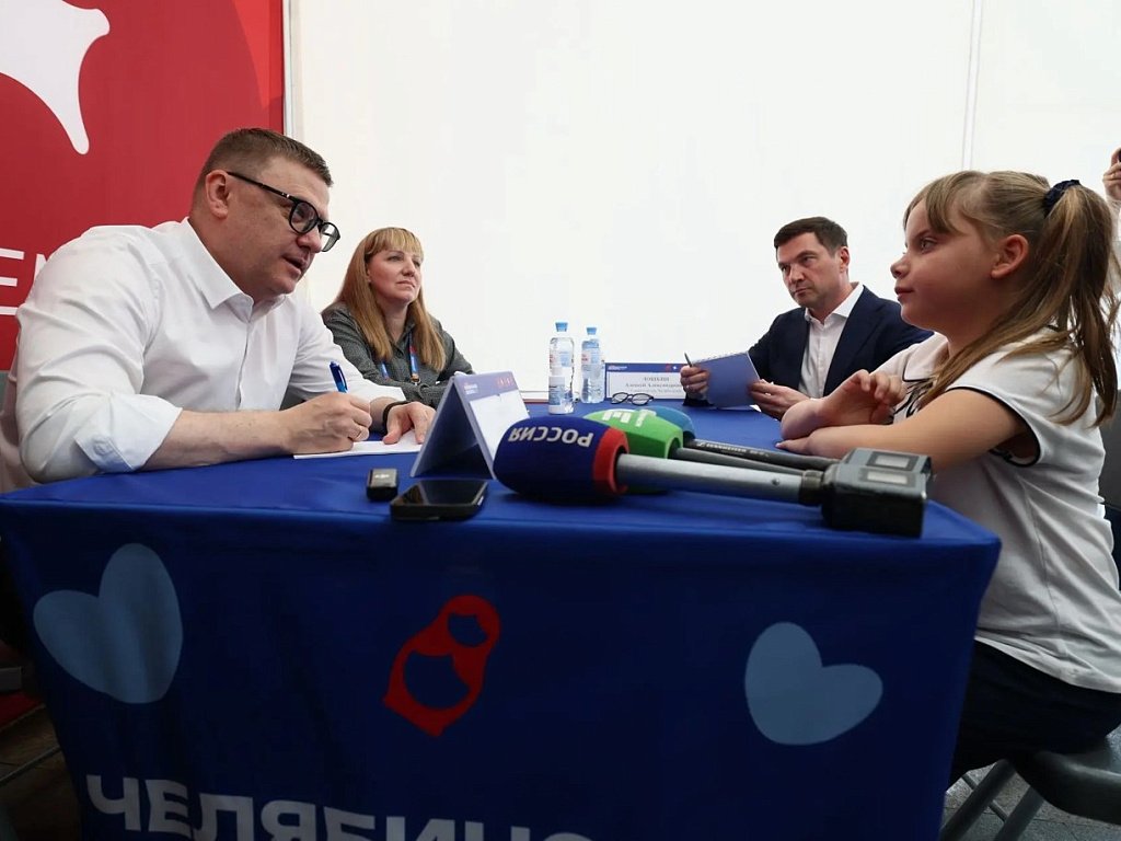 Алексей Текслер провел личный прием граждан во время семейного фестиваля в Челябинске