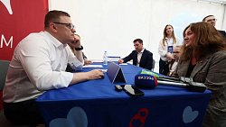Алексей Текслер провел личный прием граждан во время семейного фестиваля в Челябинске
