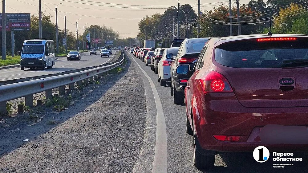 На Свердловском тракте в Челябинске из‑за ДТП образовалась 4‑километровая пробка