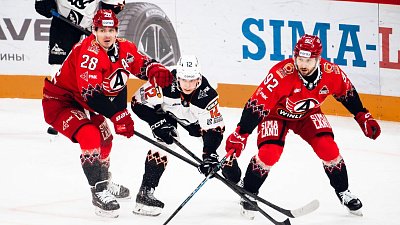 «Трактор» в равном бою выиграл уральское дерби у «Автомобилиста» в КХЛ