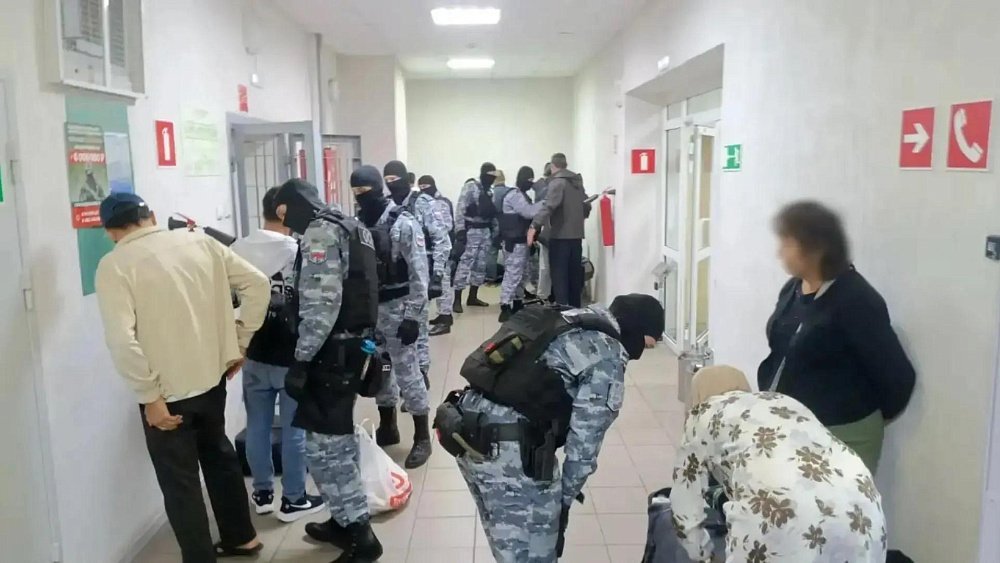 За сутки из Челябинской области принудительно выдворили 23 мигранта