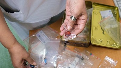 Челябинские врачи накопили две шкатулки вещей, проглоченных маленькими пациентами