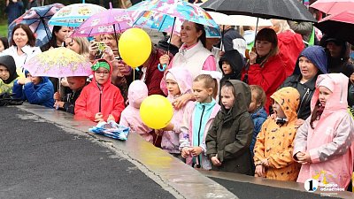 Первоклашки Челябинска прошли парадом в честь 290-летия города