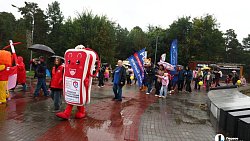 Первоклашки Челябинска прошли парадом в честь 290‑летия города