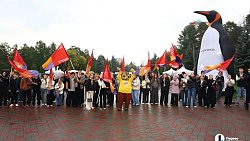 Первоклашки Челябинска прошли парадом в честь 290‑летия города