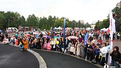 Первоклашки Челябинска прошли парадом в честь 290‑летия города
