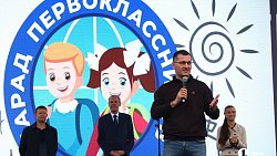 Первоклашки Челябинска прошли парадом в честь 290‑летия города
