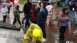 Первоклашки Челябинска прошли парадом в честь 290‑летия города