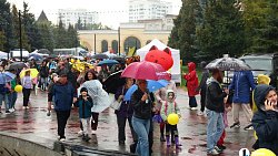 Первоклашки Челябинска прошли парадом в честь 290‑летия города