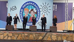 Первоклашки Челябинска прошли парадом в честь 290‑летия города