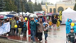 Первоклашки Челябинска прошли парадом в честь 290‑летия города