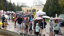 Первоклашки Челябинска прошли парадом в честь 290‑летия города