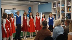 В Чебаркуле открыли модельную библиотеку с кукольным и теневым театрами