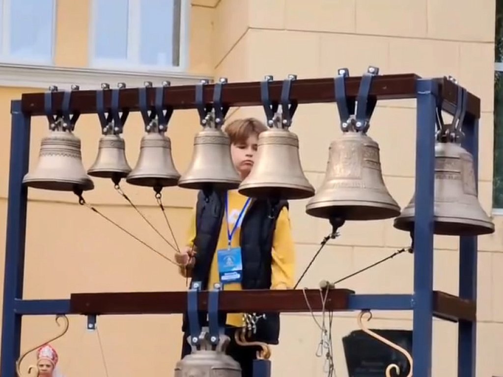 Юный звонарь из ДНР выступил на фестивале «Уфалейский благовест»