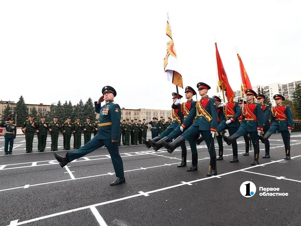 Возрожденному Челябинскому танковому училищу вручили Боевое знамя