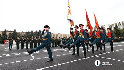 Возрожденному Челябинскому танковому училищу вручили Боевое знамя