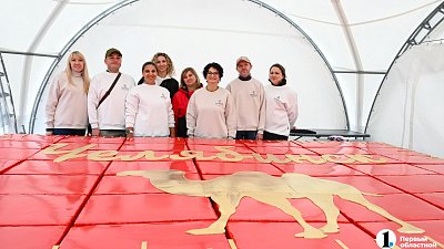 Для челябинцев разрезали торт весом 290 килограммов