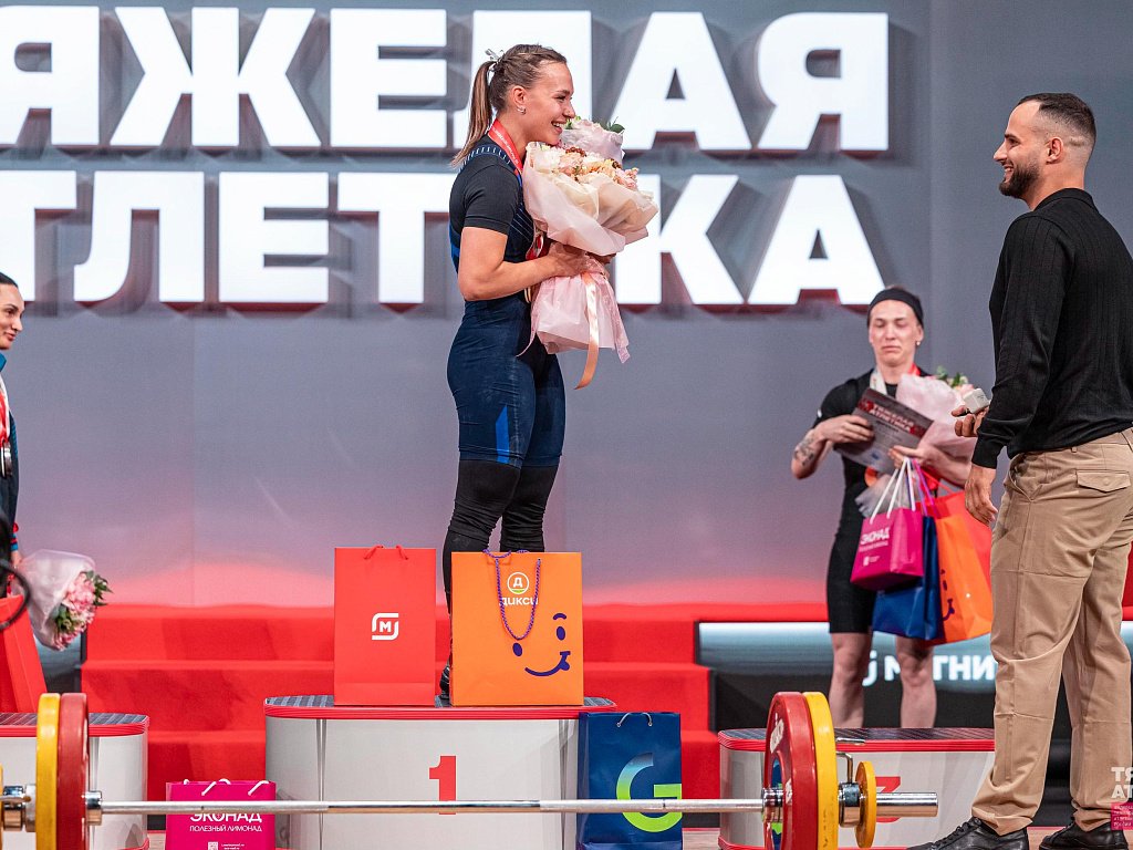 Челябинская штангистка на турнире получила золотую медаль и обручальное кольцо