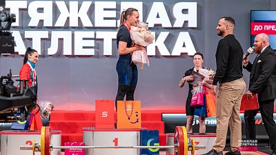 Челябинская штангистка на турнире получила золотую медаль и обручальное кольцо
