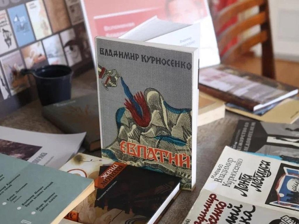 Публичной библиотеке подарили книги «челябинского Достоевского»