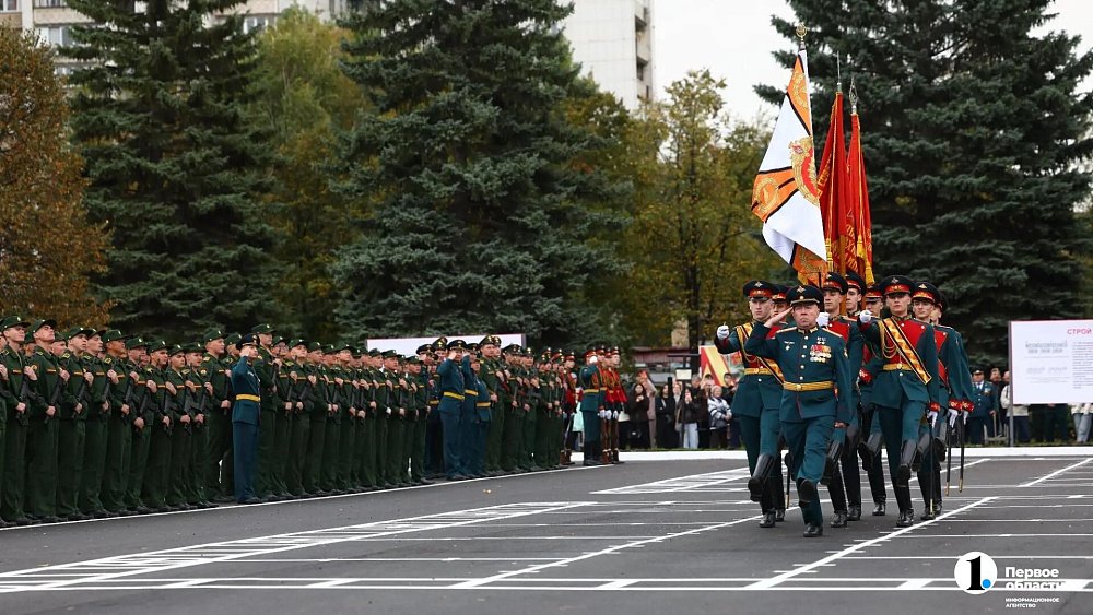 Боевое знамя танкового училища в Челябинске будут охранять златоустовские шашки