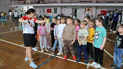 Школьники Миасса будут заниматься бадминтоном на уроках физкультуры