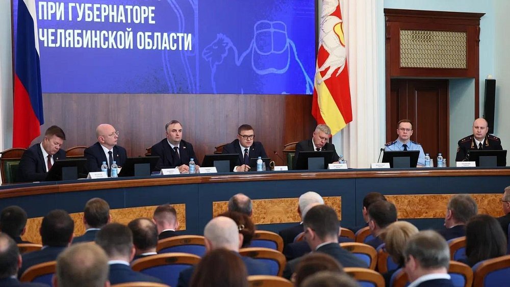Алексей Текслер поручил усилить контроль за пожарной обстановкой на юге региона