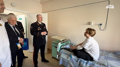 Начальник регионального главка Челябинска навестил маленьких пациентов онкоотделения