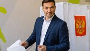 Глава Челябинска проголосовал в своей родной школе № 13