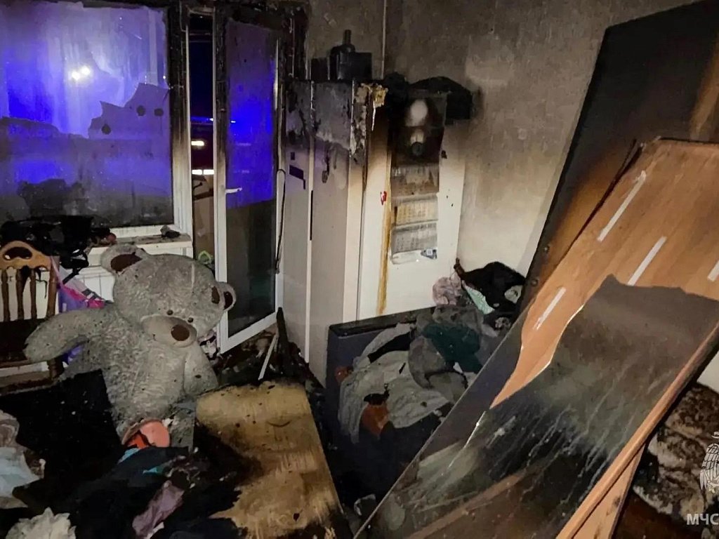 В Челябинске двухлетняя малышка спасла семью от гибели в ночном пожаре