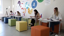 В новой школе под Магнитогорском жители активно голосуют во второй день выборов