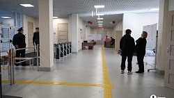 В новой школе под Магнитогорском жители активно голосуют во второй день выборов