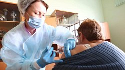 В Челябинске на избирательных участках делают прививки от гриппа