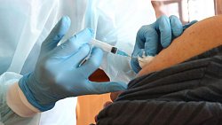 В Челябинске на избирательных участках делают прививки от гриппа