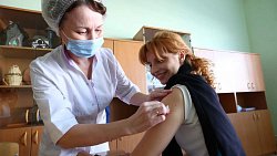 В Челябинске на избирательных участках делают прививки от гриппа