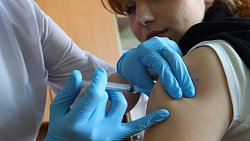 В Челябинске на избирательных участках делают прививки от гриппа