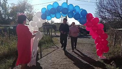 Семью казаков встретили караваем на избирательном участке на Южном Урале