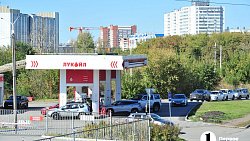 В Челябинске АЗС стали наполнять бензином
