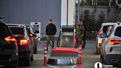В Челябинске АЗС стали наполнять бензином