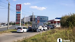 В Челябинске АЗС стали наполнять бензином