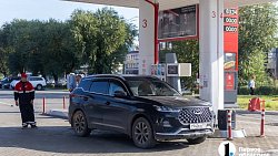 В Челябинске АЗС стали наполнять бензином